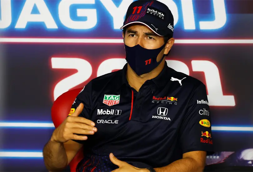 Checo Pérez confía que se quedará con Red Bull para 2022 Checo Pérez confía que se quedará con Red Bull para 2022