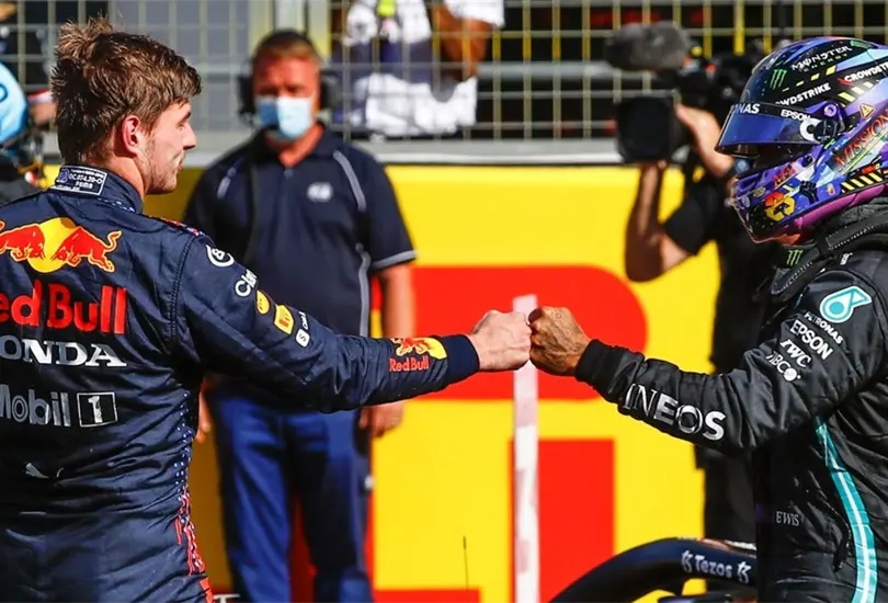 Hamilton llamó a Verstappen después de Silverstone; ¿qué se dijeron? Hamilton llamó a Verstappen después de Silverstone; ¿qué se dijeron?