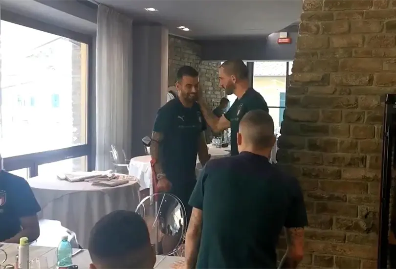 Spinazzola es despedido de la concentración italiana como héroe tras lesionarse Spinazzola es despedido de la concentración italiana como héroe tras lesionarse