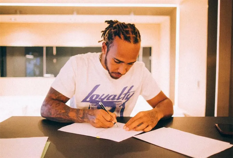 Estoy entusiasmado por continuar dos años más, dice Hamilton tras renovar con Mercedes Estoy entusiasmado por continuar dos años más, dice Hamilton tras renovar con Mercedes