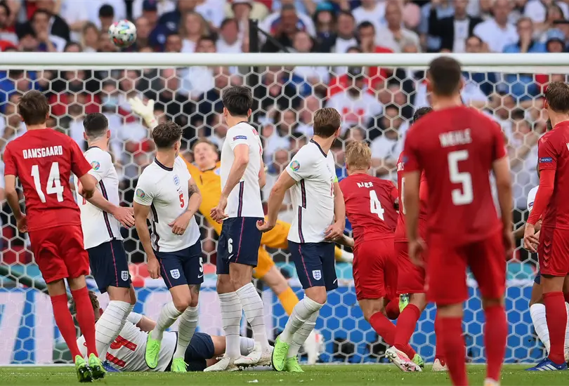 Dinamarca pega primero con GOLAZO de Damsgaard; Inglaterra empata con autogol