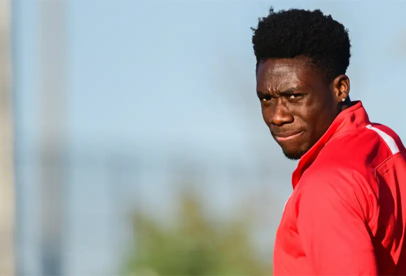 Alphonso Davies, estrella de Canad&aacute;, se baja de la Copa Oro por lesi&oacute;n