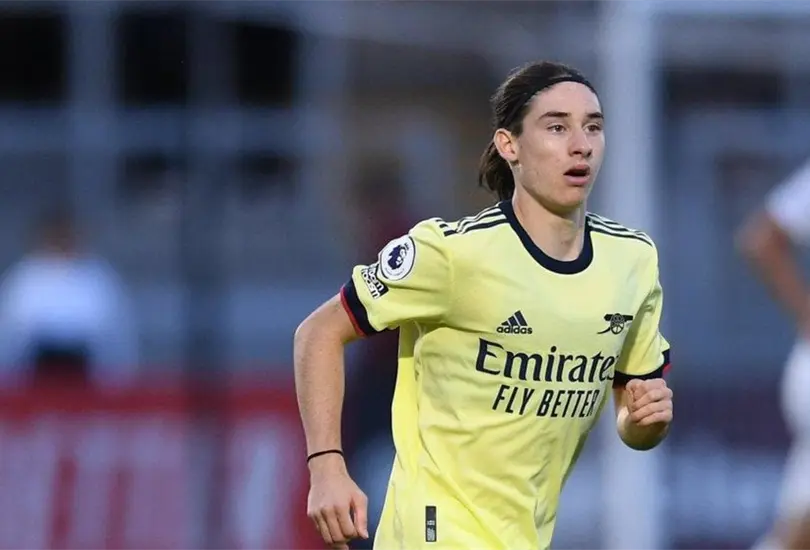 Marcelo Flores anota triplete con Arsenal sub-18 y afici&oacute;n pide su ascenso