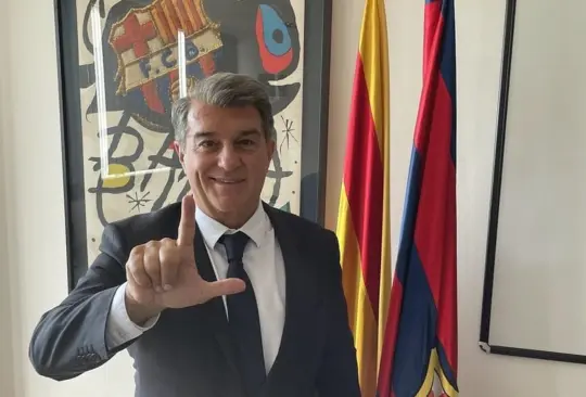 Afición del Barcelona cuelga pancartas contra Laporta por la salida de Messi