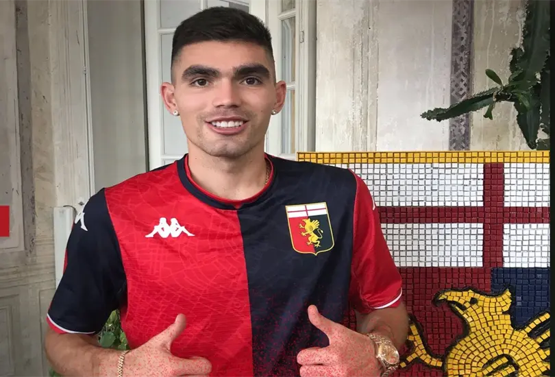 Johan V&aacute;squez ya viste los colores del Genoa