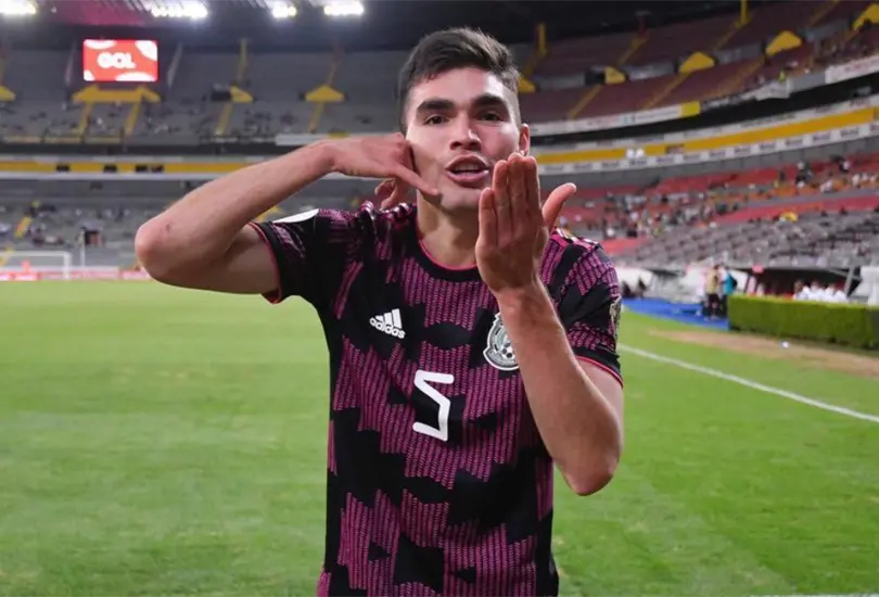 Johan Vásquez no descarta pedir consejos al Chucky Lozano y a Carlos Salcedo Johan Vásquez no descarta pedir consejos al Chucky Lozano y a Carlos Salcedo