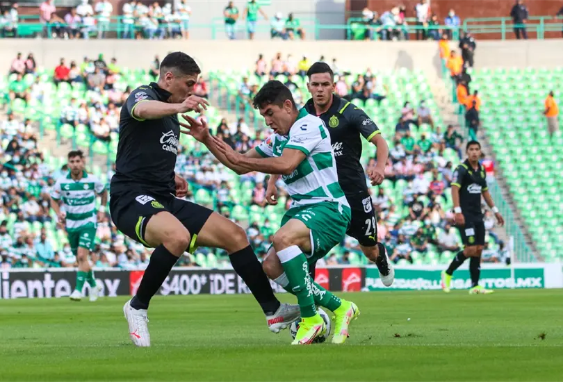 Reportan que Santos seguir&iacute;a el modelo de transmisi&oacute;n de Chivas y Atlas