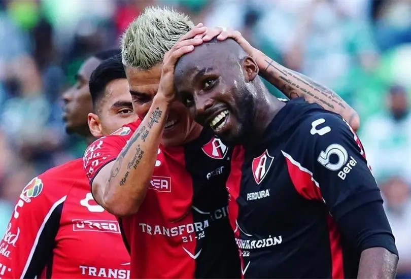 Julián Quiñones regala un golazo en el empate de Santos ante Atlas Julián Quiñones regala un golazo en el empate de Santos ante Atlas