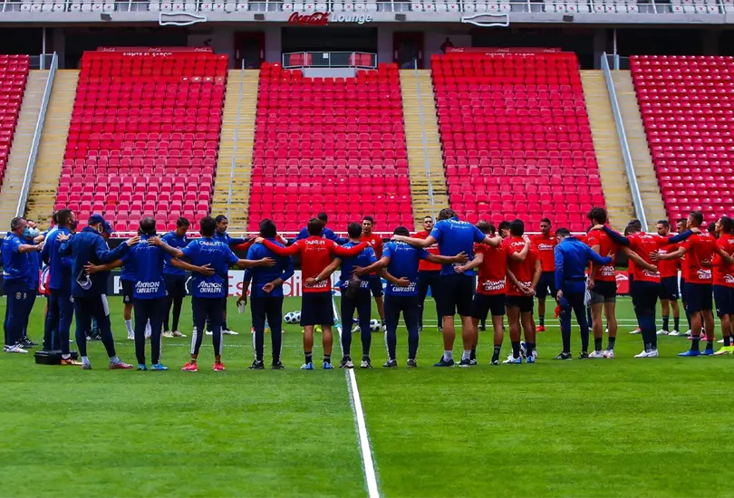 Fiestas, un dopaje y otros escándalos de Chivas bajo el mando de Peláez Fiestas, un dopaje y otros escándalos de Chivas bajo el mando de Peláez