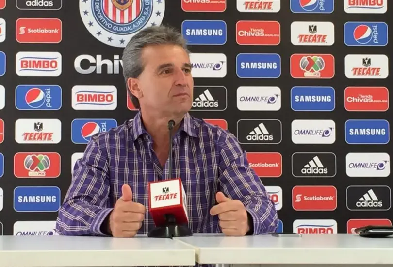 Creo que fue malo prometer un t&iacute;tulo, N&eacute;stor de la Torre critica a Vergara y Pel&aacute;ez