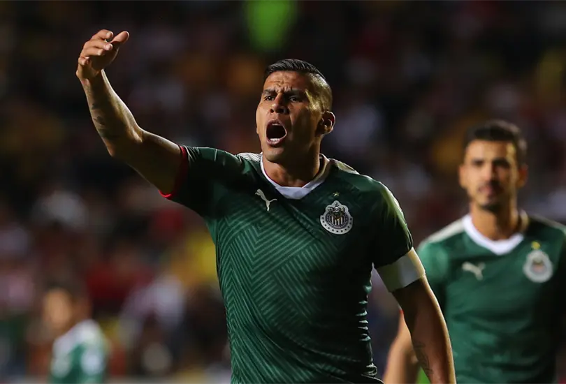 Salcido lamenta falta de química entre futbolistas de Chivas Salcido lamenta falta de química entre futbolistas de Chivas