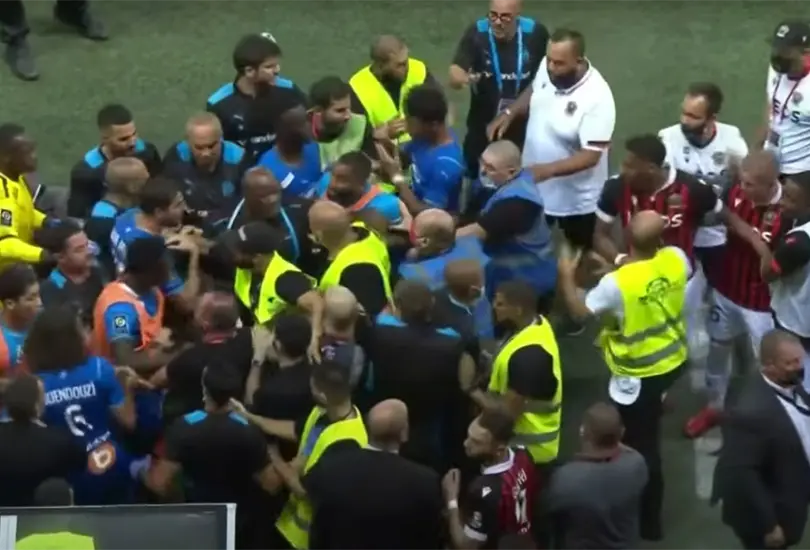 Las peleas entre aficionados y jugadores m&aacute;s recordadas en los &uacute;ltimos a&ntilde;os