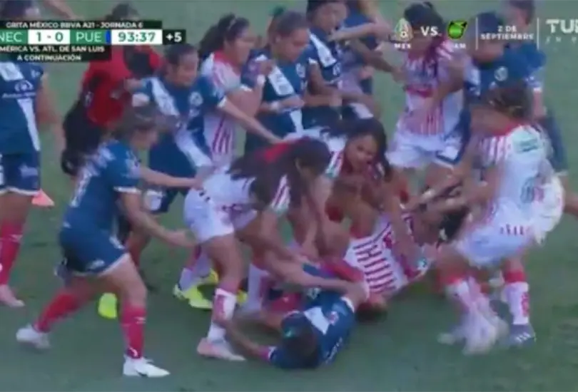 Liga MX Femenil: Puebla y Necaxa terminan en pelea campal 