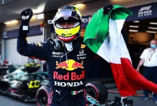 ¡Se queda! Checo Pérez renueva contrato con Red Bull