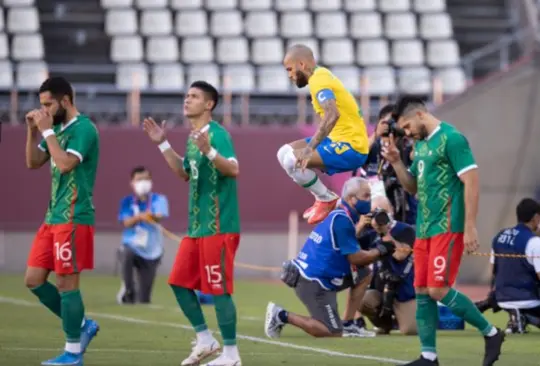 ¡Viva México, cabr...!: Dani Alves reconoce el futbol del Tri