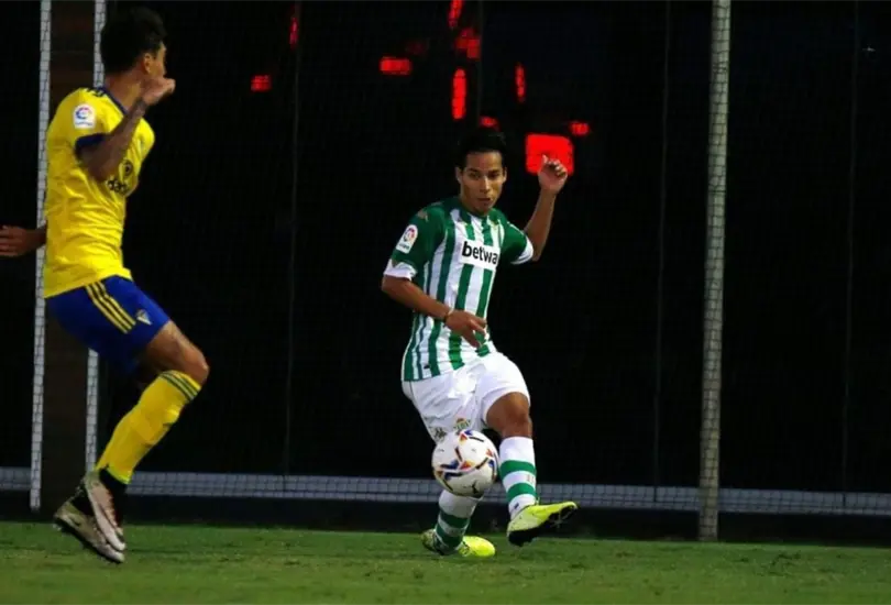 Diego Lainez podrá jugar la Europa League con el Betis, se encuentra en la lista B Diego Lainez podrá jugar la Europa League con el Betis, se encuentra en la lista B