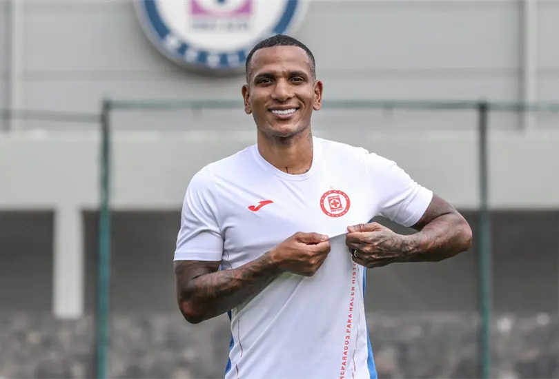 Cruz Azul hace oficial el fichaje de Rómulo Otero Cruz Azul hace oficial el fichaje de Rómulo Otero