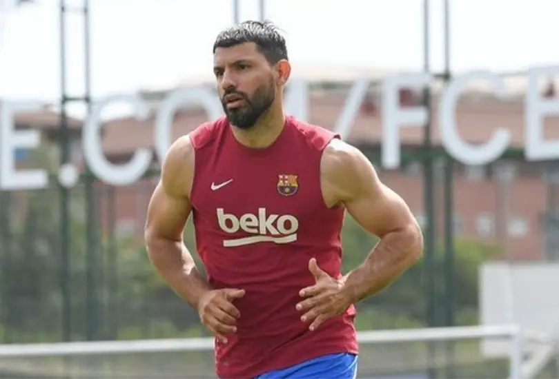 Reportan que el Kun Agüero se quiere ir del Barcelona por la salida de Messi Reportan que el Kun Agüero se quiere ir del Barcelona por la salida de Messi