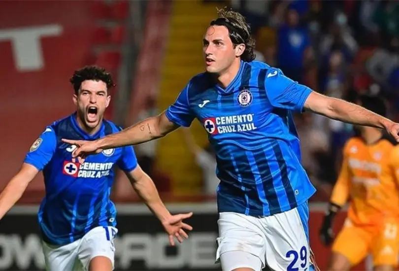 Santiago Gim&eacute;nez da el triunfo a Cruz Azul ante Necaxa y lo llenan de elogios