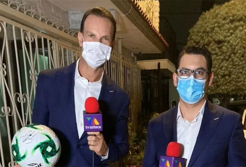 Comentarista de TV Azteca es albureado en el Viernes Botanero y no se da cuenta