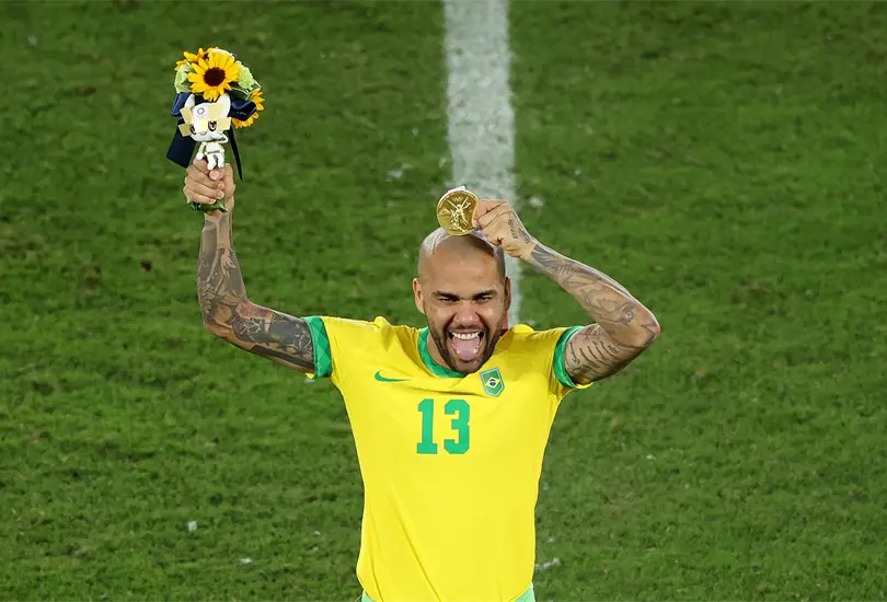 Dani Alves manda emotivo mensaje a la familia Dos Santos y a México Dani Alves manda emotivo mensaje a la familia Dos Santos y a México