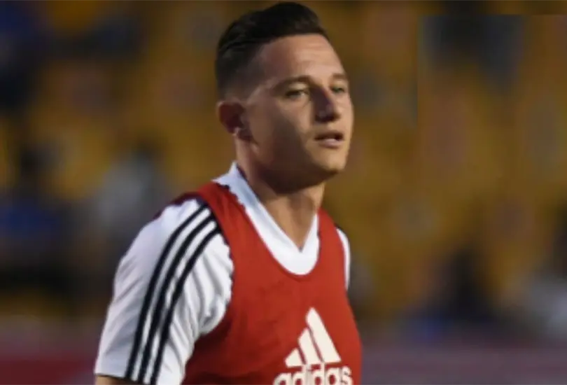 Thauvin es expulsado en su debut con Tigres y la afición lo abuchea Thauvin es expulsado en su debut con Tigres y la afición lo abuchea
