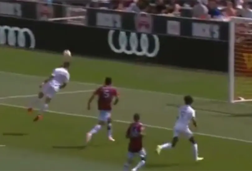 Chicharito regresa a las canchas y falla una clara de gol ante el Colorado Rapids
