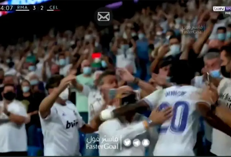 Vinicius Jr. anota gol y se olvida del Covid-19 al ir a festejar con los aficionados Vinicius Jr. anota gol y se olvida del Covid-19 al ir a festejar con los aficionados