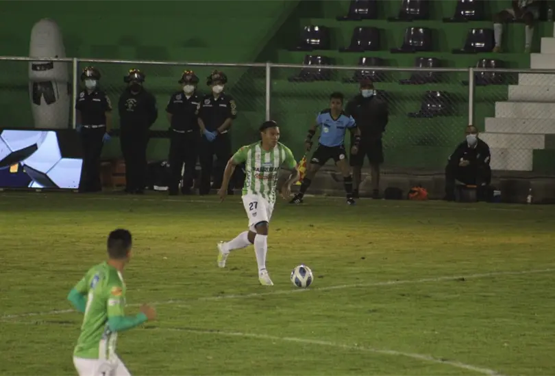 Gullit Peña vence a un exCruz Azul y gana el duelo de mexicanos en Guatemala Gullit Peña vence a un exCruz Azul y gana el duelo de mexicanos en Guatemala