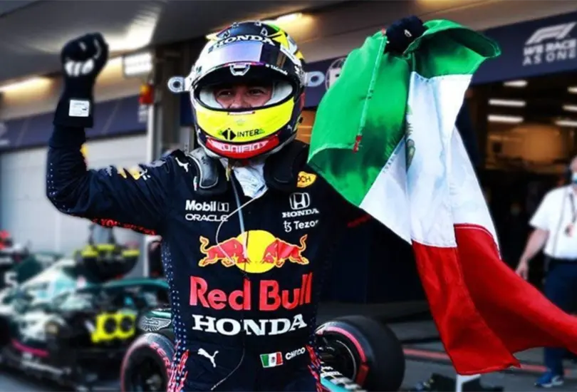 Checo, el Canelo y equipos de futbol celebran a M&eacute;xico con emotivos mensajes