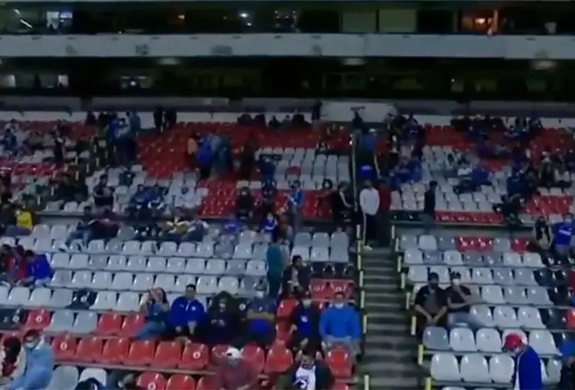 Concacaf analiza posible sanci&oacute;n contra Cruz Azul por grito homof&oacute;bico