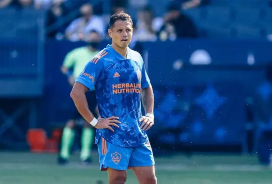 MLS multa a Chicharito por simular una falta en el área 