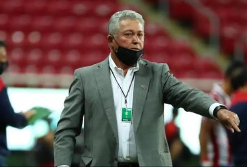 Chivas despide a Vucetich una semana antes del Clásico ante América Chivas despide a Vucetich una semana antes del Clásico ante América
