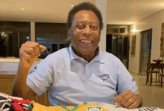 Cada día estoy mejor, dice Pelé tras su operación