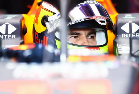 Checo Pérez señala que el objetivo de Red Bull es ayudar a Verstappen a ganar