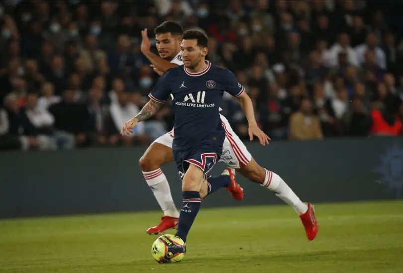 Messi no estar&aacute; en el juego contra Metz por un golpe en la rodilla