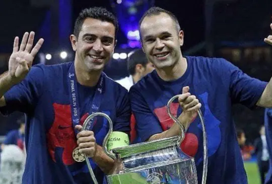 Andrés Iniesta ve en Xavi Hernández al próximo entrenador del Barcelona