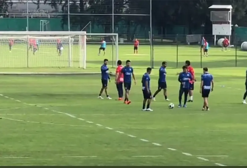 Molina aclara si evitó saludar a Michel Leaño durante el entrenamiento Molina aclara si evitó saludar a Michel Leaño durante el entrenamiento