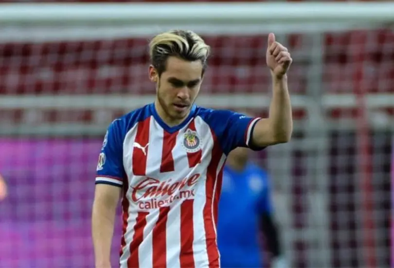 Canelo Angulo, jugador de Chivas, fue privado de su libertad mientras volvía a casa Canelo Angulo, jugador de Chivas, fue privado de su libertad mientras volvía a casa