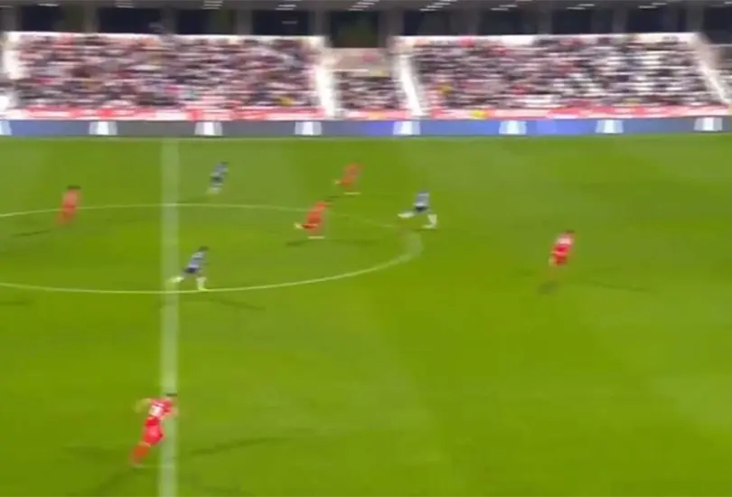 Taremi anota un golazo desde casi mitad de cancha en la victoria del Porto