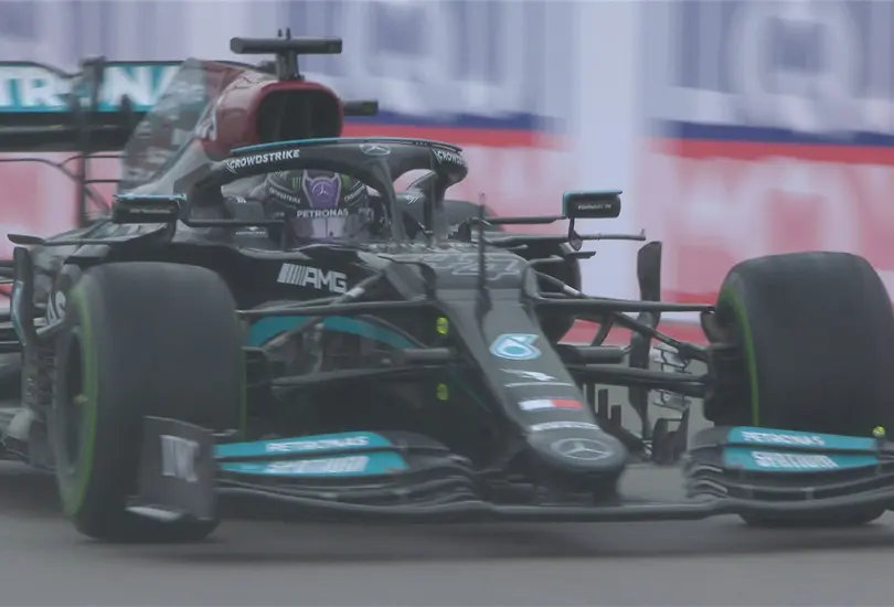 Hamilton aprovecha la lluvia para ganar GP de Rusia; Checo, en el top 10 Hamilton aprovecha la lluvia para ganar GP de Rusia; Checo, en el top 10