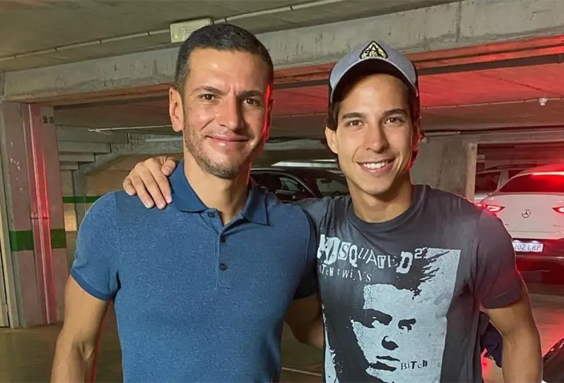 Jaime Lozano visita a Diego Lainez en el Benito Villamar&iacute;n