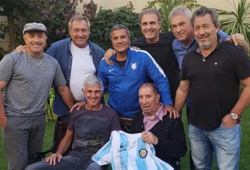 Campeones argentinos informarán a Bilardo sobre muerte de Maradona Campeones argentinos informarán a Bilardo sobre muerte de Maradona