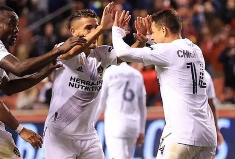 Chicharito marca su gol 12 de la temporada, pero no evita la caída del Galaxy Chicharito marca su gol 12 de la temporada, pero no evita la caída del Galaxy