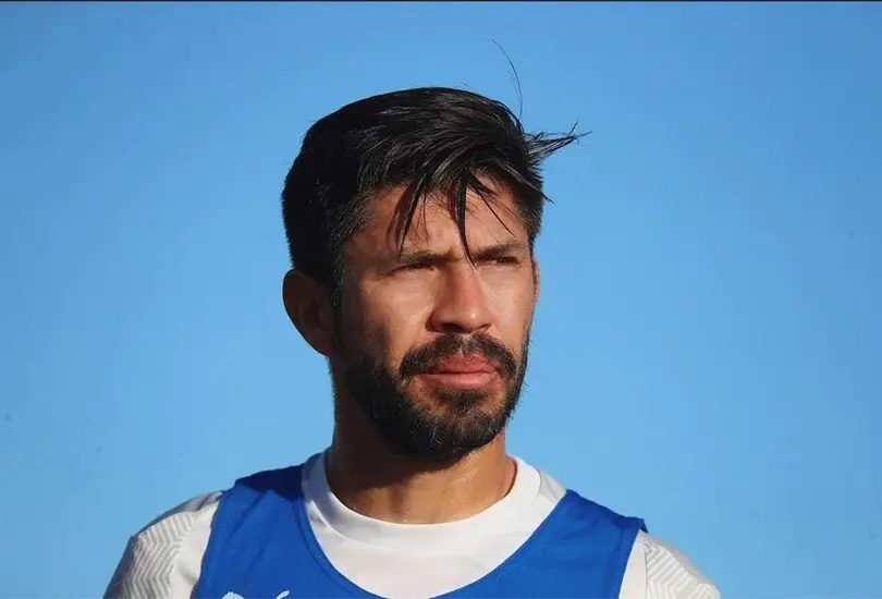 Oribe felicita a Santos por su aniversario y es criticado por la afici&oacute;n de Chivas