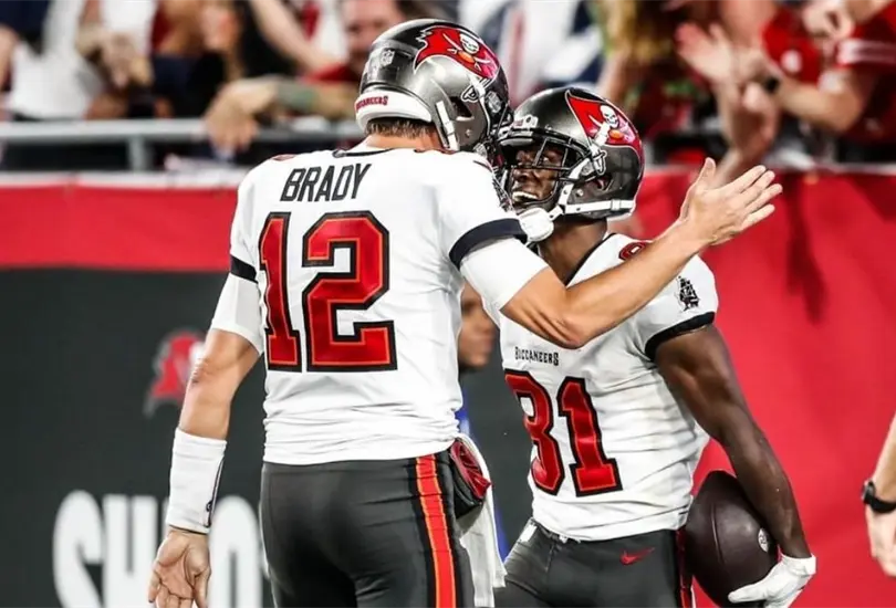 Tom Brady brilla en la victoria de Tampa Bay sobre Dallas