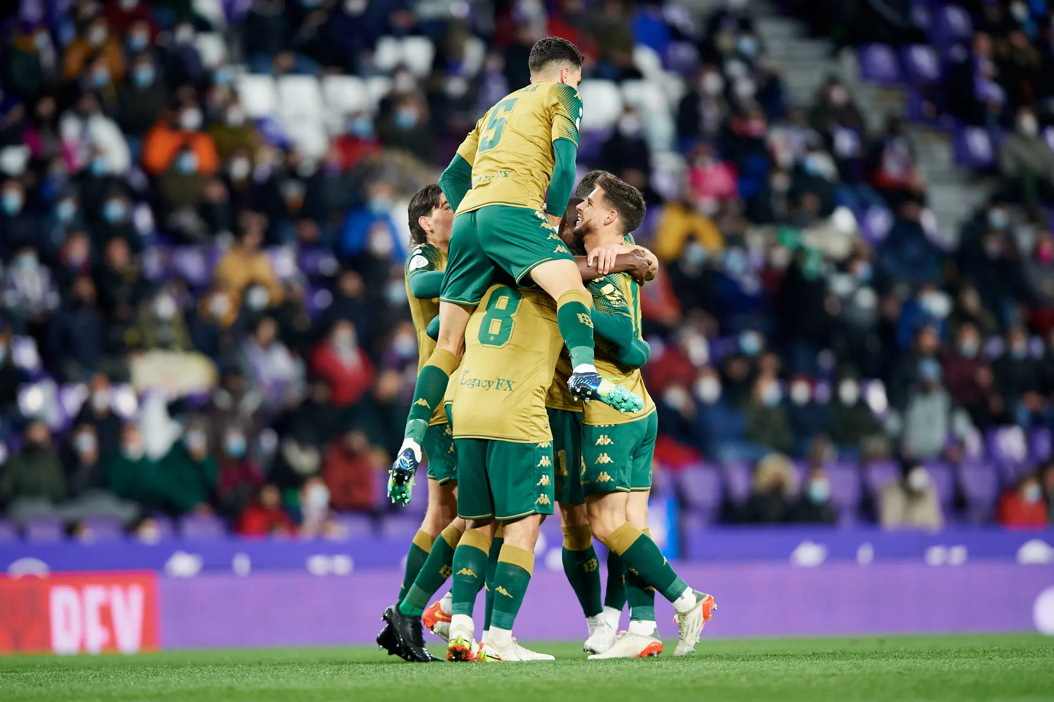 Betis celebra el triunfo en patio ajeno - @RealBetis