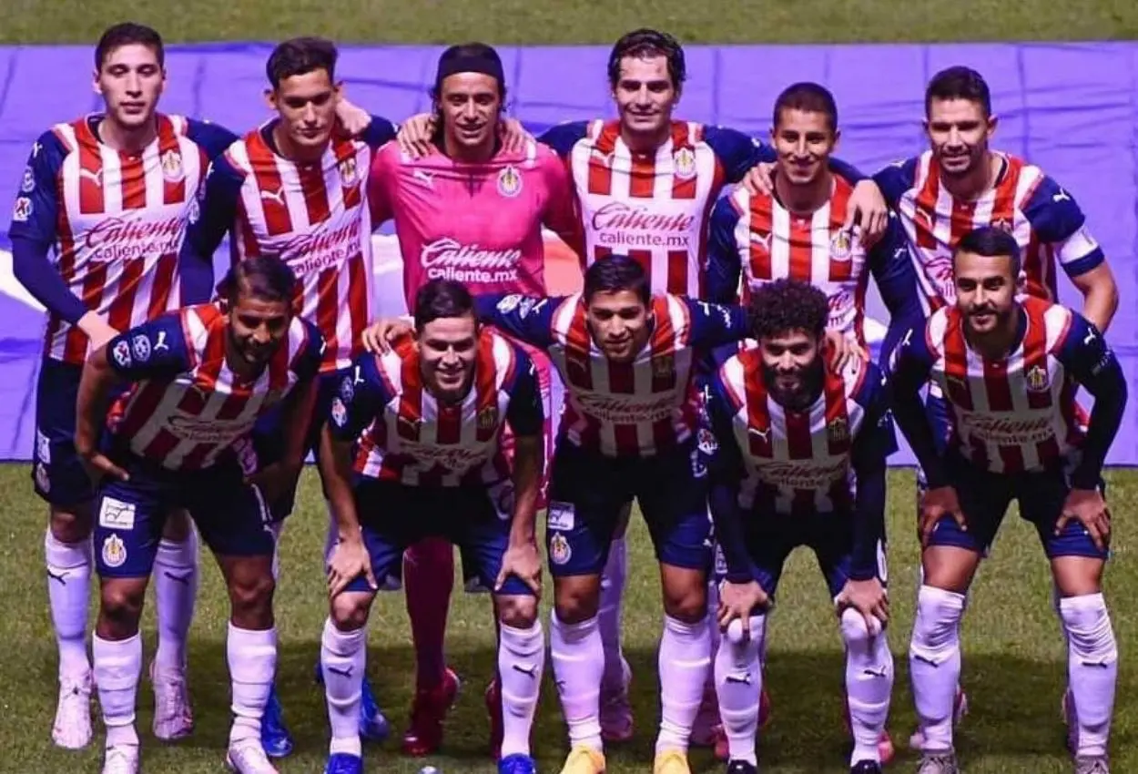 El capitán de Chivas afirma que el equipo está lleno de grandes futbolistas. Foto: Instagram @j_molina5