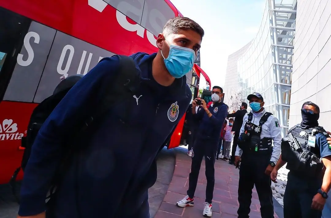Las Chivas recibirán un aforo menor por los contagios. (Instagram @chivas)