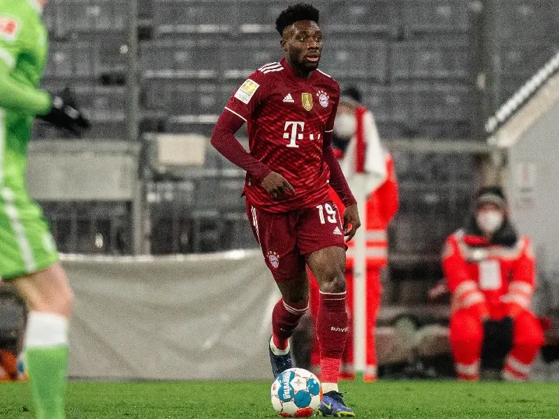 Alphonso Davies en un partido del Bayern Munich - Twitter @AlphonsoDavies